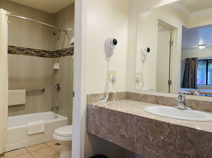 Bathroom 4, Monterey Oceanside Inn, Monterey