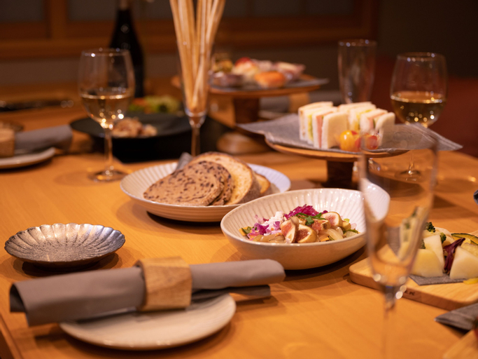 Food & Drinks 6