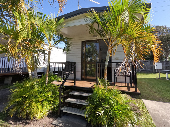 Exterior & Views 1