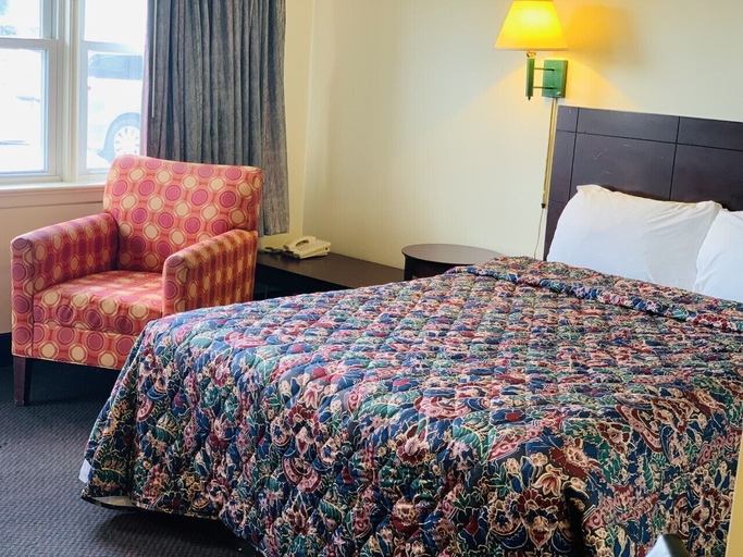 Bedroom 5, Express Inn, Ocean