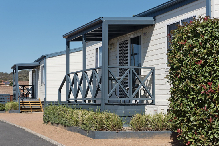 Exterior & Views 1