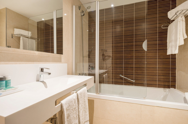 Bathroom 5, Hotel ILUNION Auditori, Barcelona