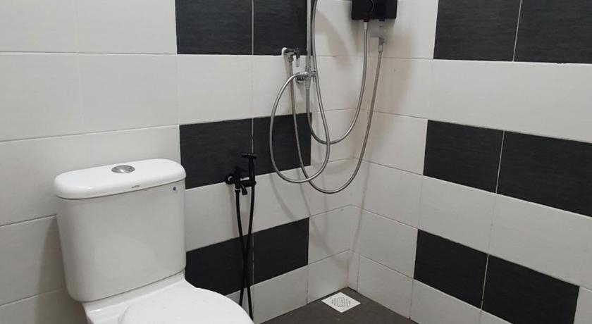 Bathroom, D'Best Laa Homestay Ayer Hitam, Batu Pahat