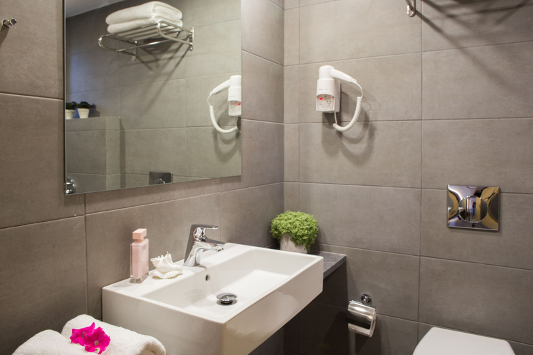 Bathroom 5, Sundance Apartments and Suites, Crete