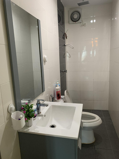 Bathroom, kb wakaf che yeh apartment, Kota Bharu