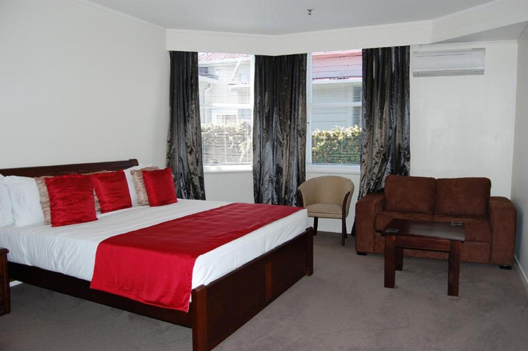 Bedroom 2, Eden Park Motel, Waitakere