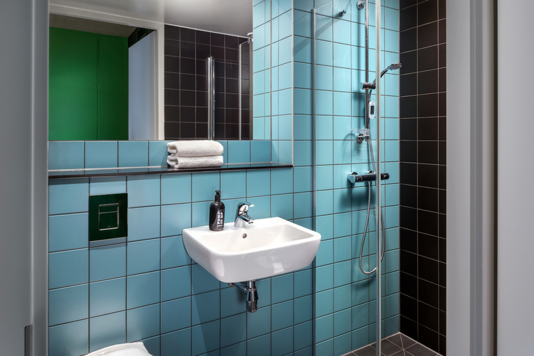 Bathroom 4, The Social Hub Delft, Delft