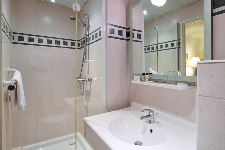 Bathroom 3, Résidence Vacances Bleues Le Méditerranée, Var