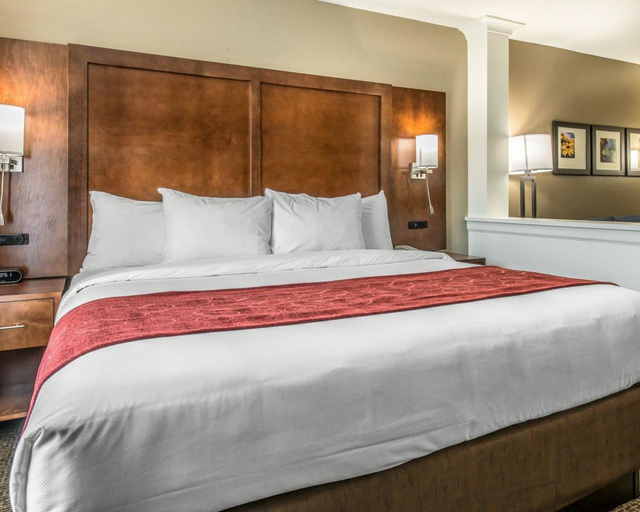 Bedroom 3, Comfort Suites Dunnellon near Rainbow Springs, Marion