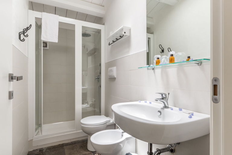 Bathroom 4, Scicli Albergo Diffuso, Ragusa