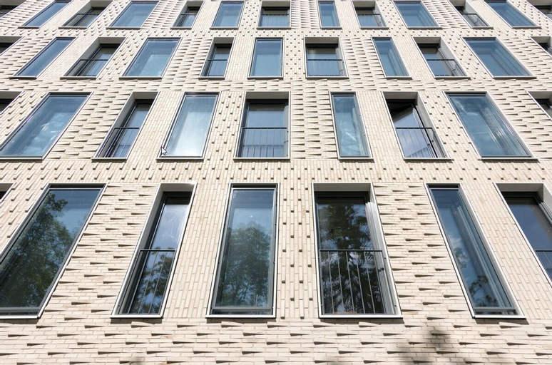 Exterior & Views 4