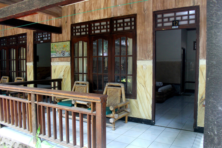 Exterior & Views 16