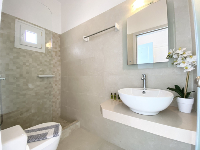Bathroom 5, Eleftheria Hotel, South Aegean