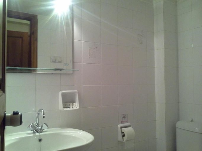 Bathroom 4, Alexandra Hotel, Crete