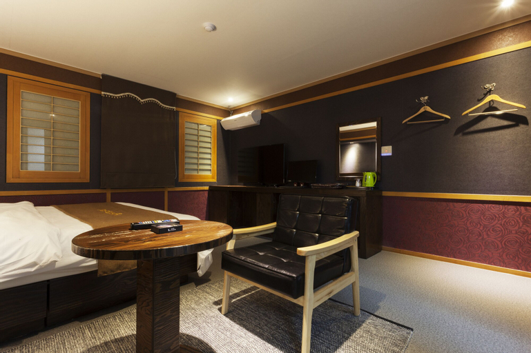 Bedroom 13