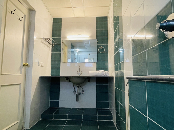 Bathroom 4, Sanctum Suites Indiranagar Bangalore, Bangalore