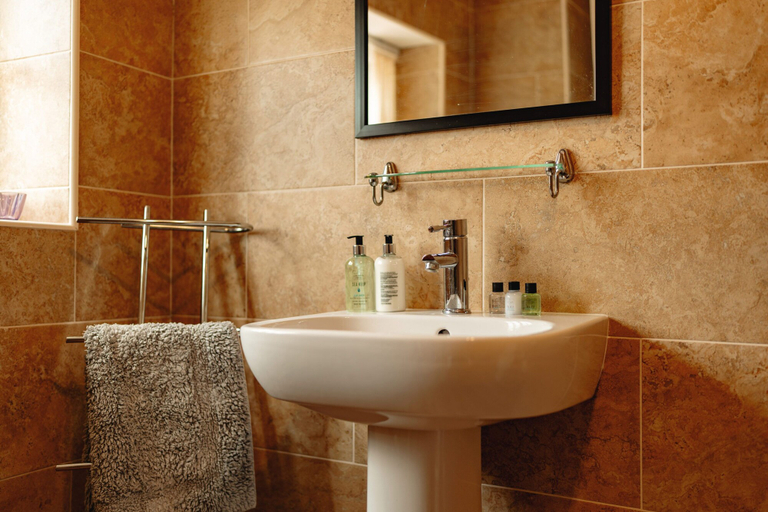 Bathroom 4, Wheatacre White Lion, Norfolk