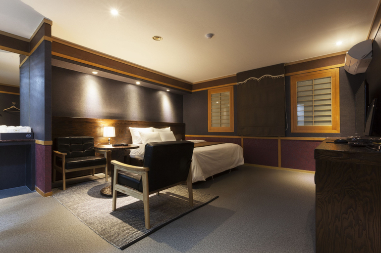 Bedroom 9
