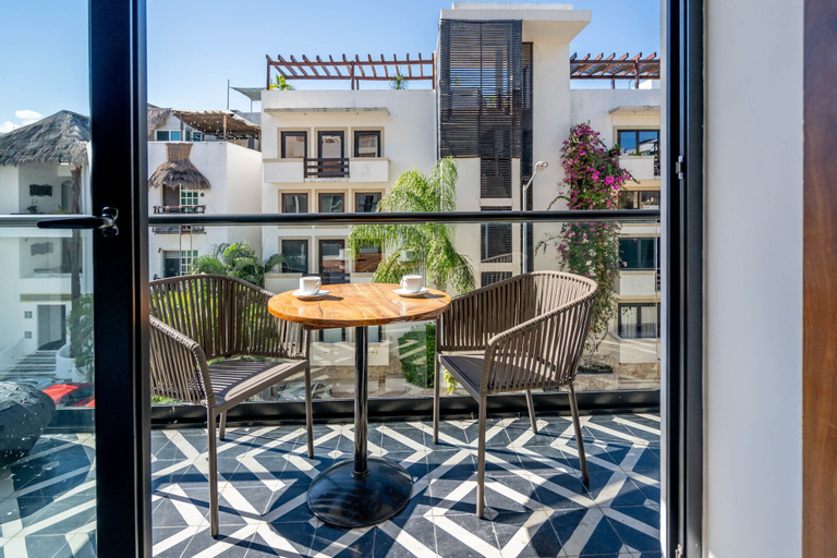 Exterior & Views 14