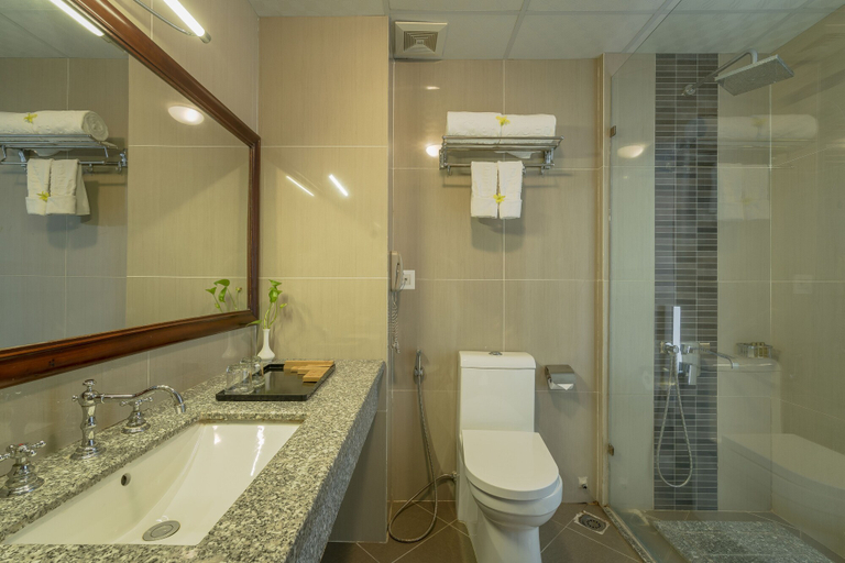 Bathroom 5, Eden Plaza Danang, Da Nang
