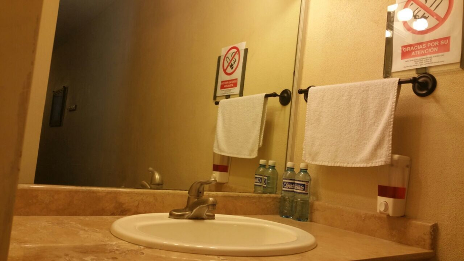 Bathroom 3, Hotel Estrella, Matamoros