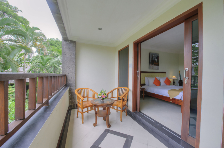 Exterior & Views 28