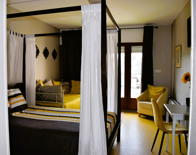 Bedroom 4, Les Remparts, Creuse