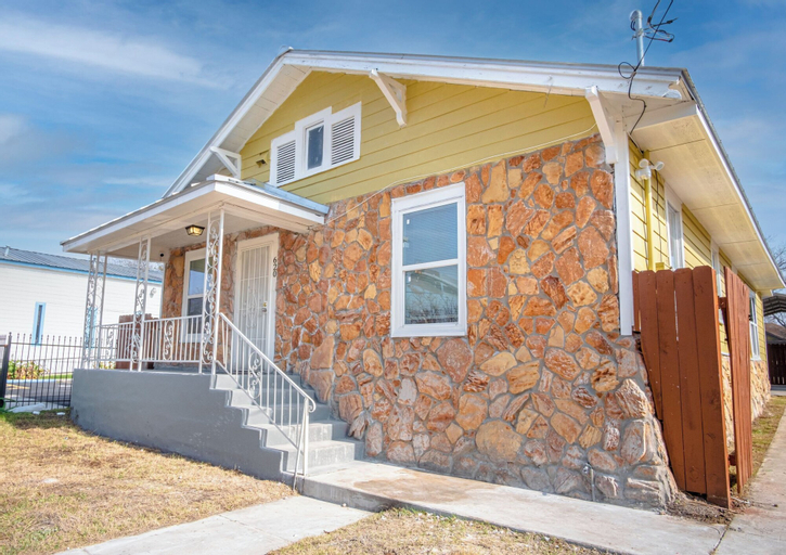 Exterior & Views 1, Wonderful 3 BR 2 BA Near Downtown, Bexar
