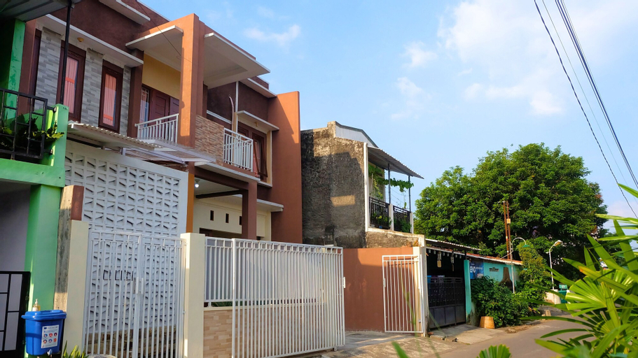 Exterior & Views 1, Alesya Homestay Syariah, Yogyakarta