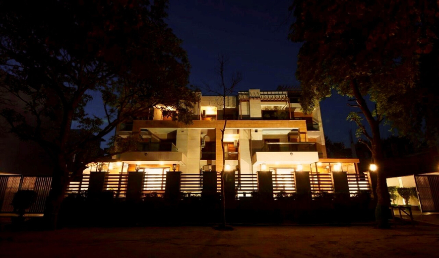 Exterior & Views
