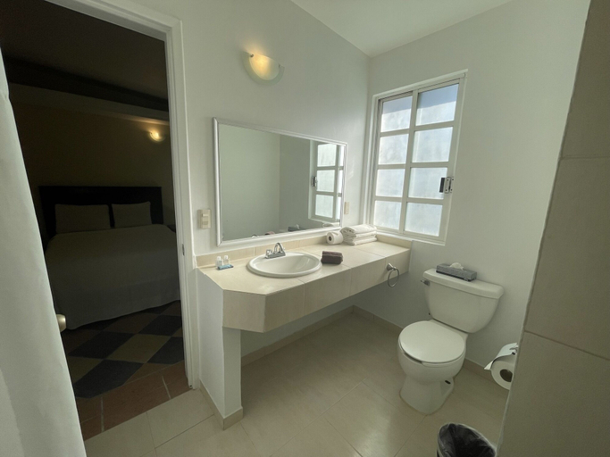 Bathroom 4, Villas by Real del Bosque, Tula de Allende