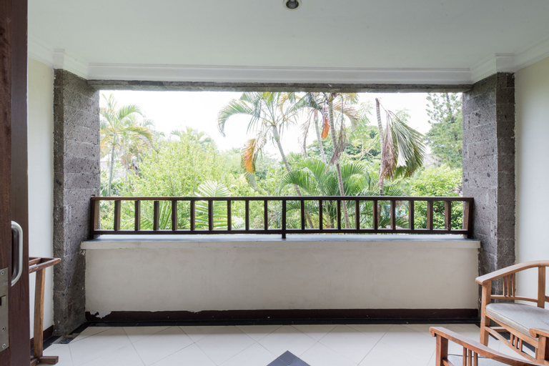 Exterior & Views 22