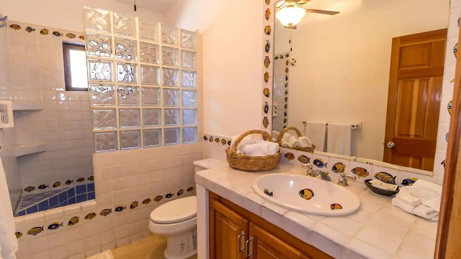 Bathroom 3, Easy access to South Palmilla beach, La Paz