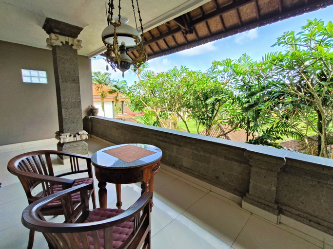Exterior & Views 8