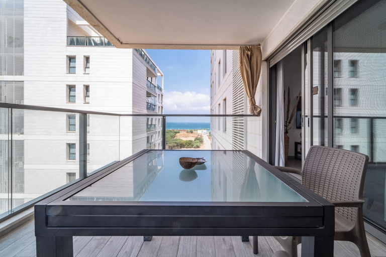 Sport & Beauty 4, Beach Haven 3BR Apt by Sea N' Rent