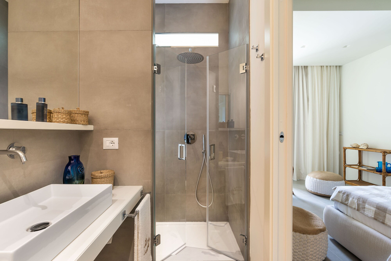 Bathroom 4, Villa Isabella, Catania