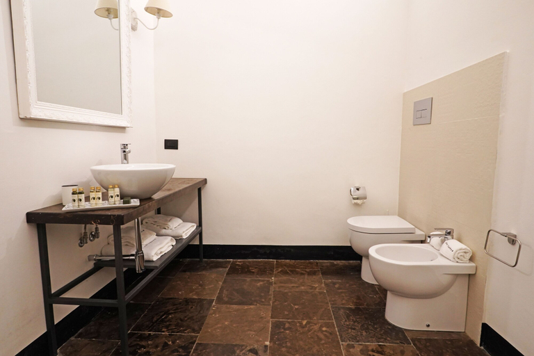 Bathroom 5, Neropece Suites, Ragusa
