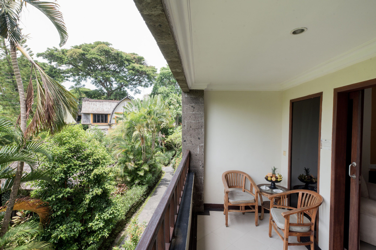 Exterior & Views 26