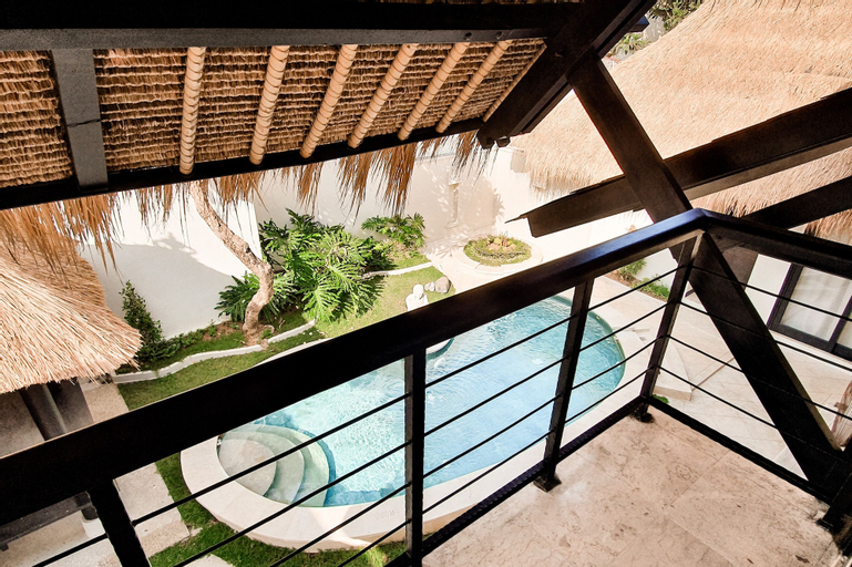 Exterior & Views 30