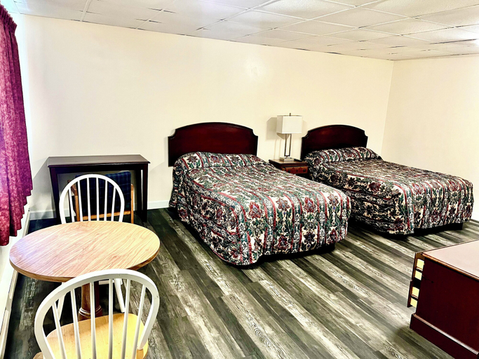 Bedroom 4, Best In Town Motel, Iredell