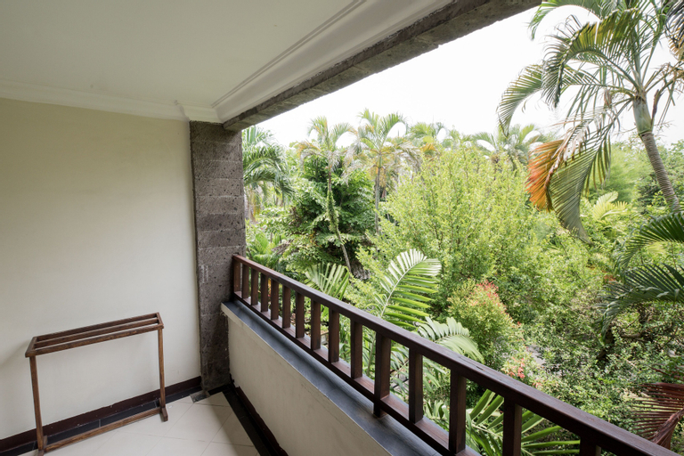Exterior & Views 25