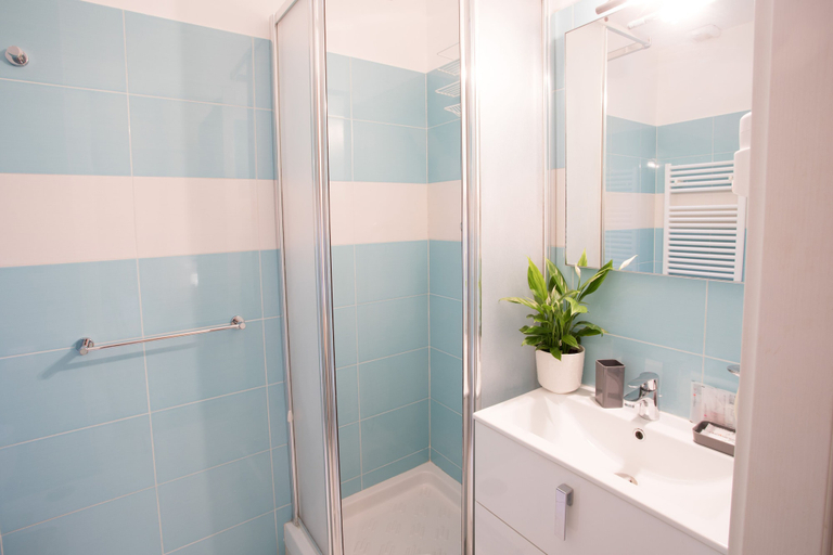 Bathroom 5, Chroma Octho, Rome