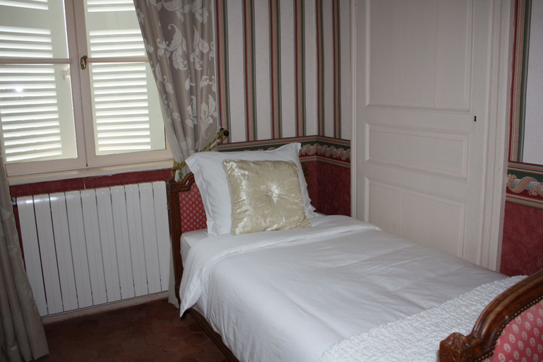 Bedroom 5, Château Latour, Nièvre