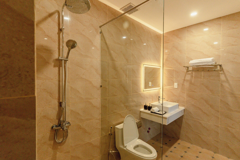 Bathroom 5, Royal Hotel Phú Quốc, Phú Quốc