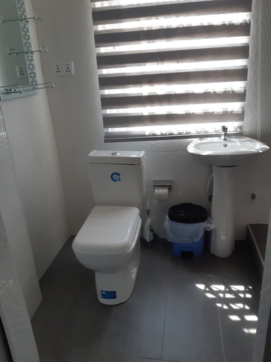 Bathroom, Julbert Plaza Hotel, Tema