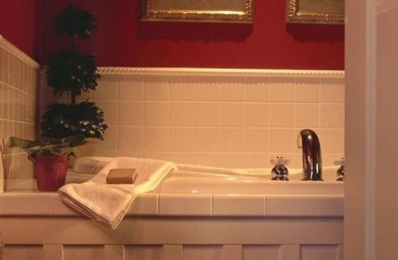 Bathroom 4, Beacon Inn at Sidney, Capital