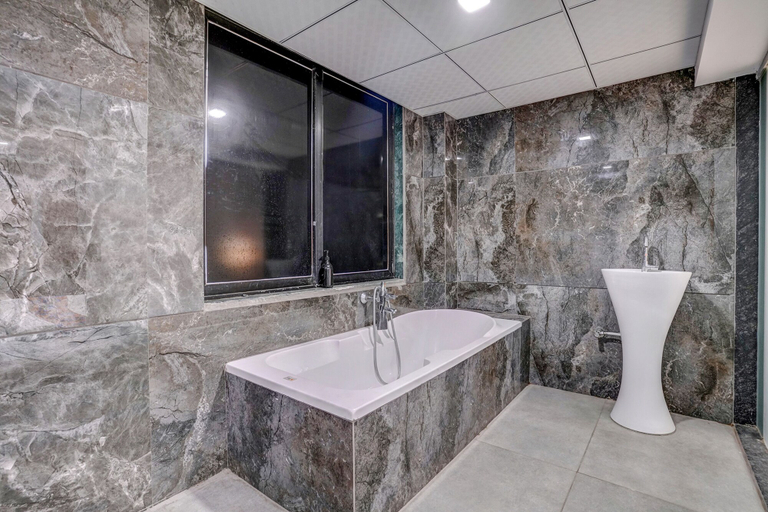 Bathroom 3, Fabhotel The Valentine, Surat