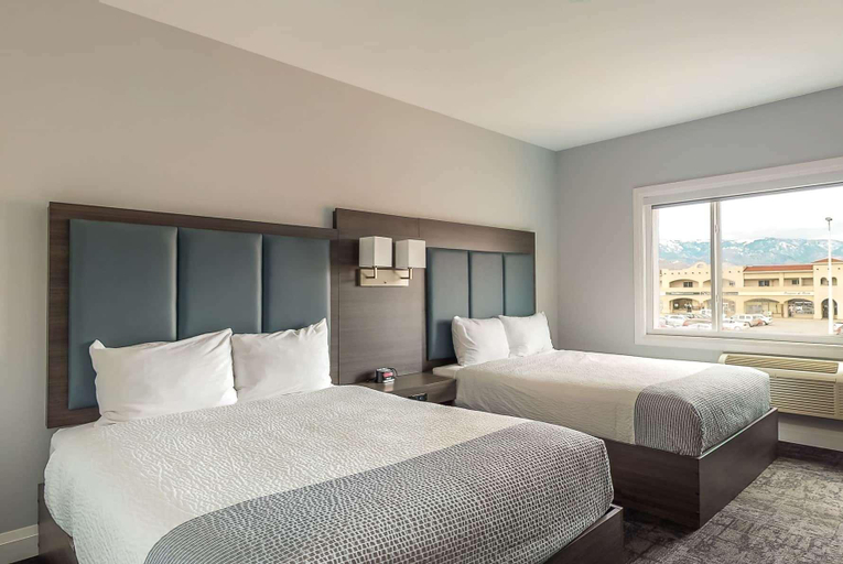 Bedroom 2, Park Inn by Radisson Osoyoos, Okanagan-Similkameen