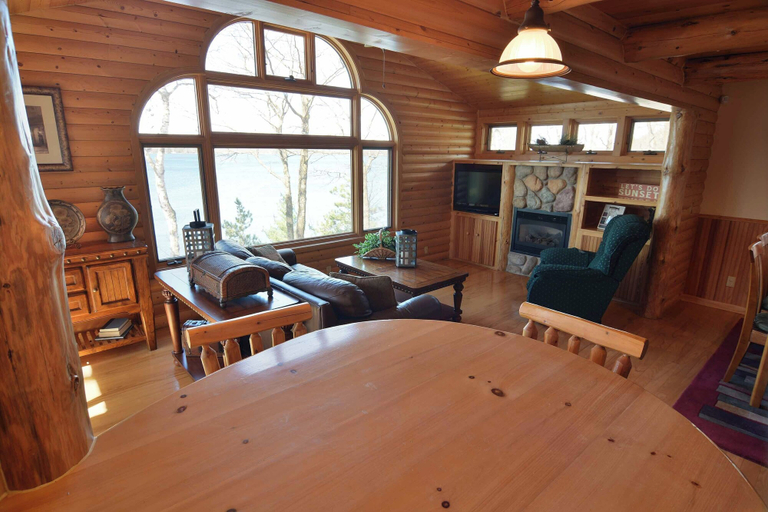 Others 4, Sunset Shores Retreat, Sawyer