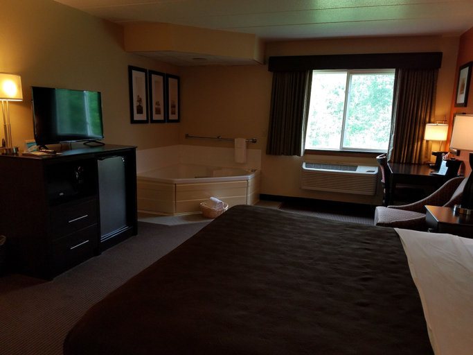 Bedroom 3, AmericInn by Wyndham Menomonie, Dunn
